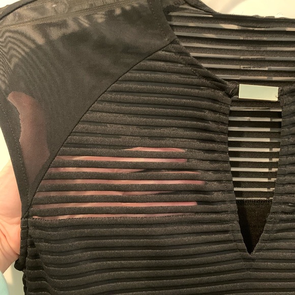 NWT Cache’ Lined Top withh Mesh Top and Keyhole Detail
Sz Small - Picture 3 of 12